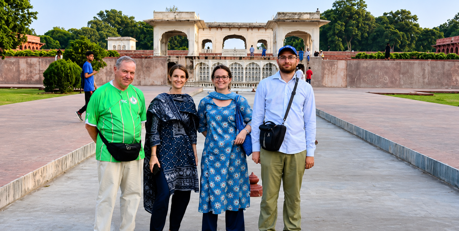 What to Wear in Pakistan: A Complete Packing & Dress Code Guide for Foreigners