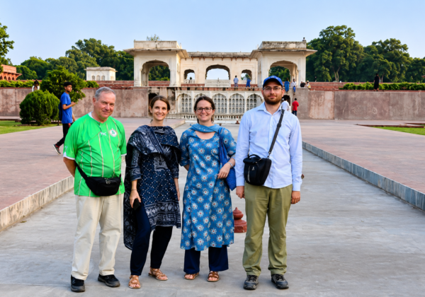 What to Wear in Pakistan: A Complete Packing & Dress Code Guide for Foreigners